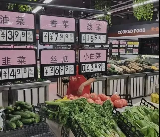这周本地菜市场菜价 猪肉降了点 青菜还涨